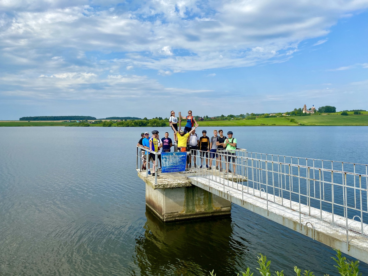 Мало что в мире сравнится с пейзажами Владимирской области. Сомневаетесь? Значит, вы еще ни разу не выезжали на двухколесном «коне» за пределы города. В какую же сторону крутить педали, чтобы насладиться красотой родных краев, «Ключ-Медиа» рассказал велоэксперт Андрей Трубин.
