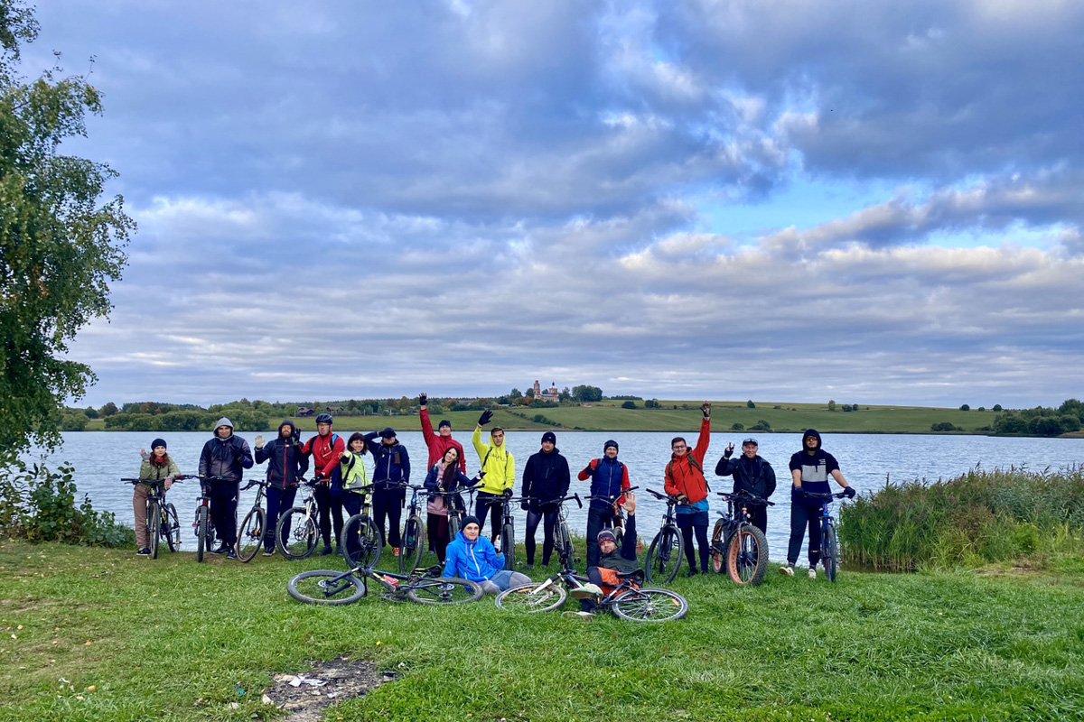 Мало что в мире сравнится с пейзажами Владимирской области. Сомневаетесь? Значит, вы еще ни разу не выезжали на двухколесном «коне» за пределы города. В какую же сторону крутить педали, чтобы насладиться красотой родных краев, «Ключ-Медиа» рассказал велоэксперт Андрей Трубин.