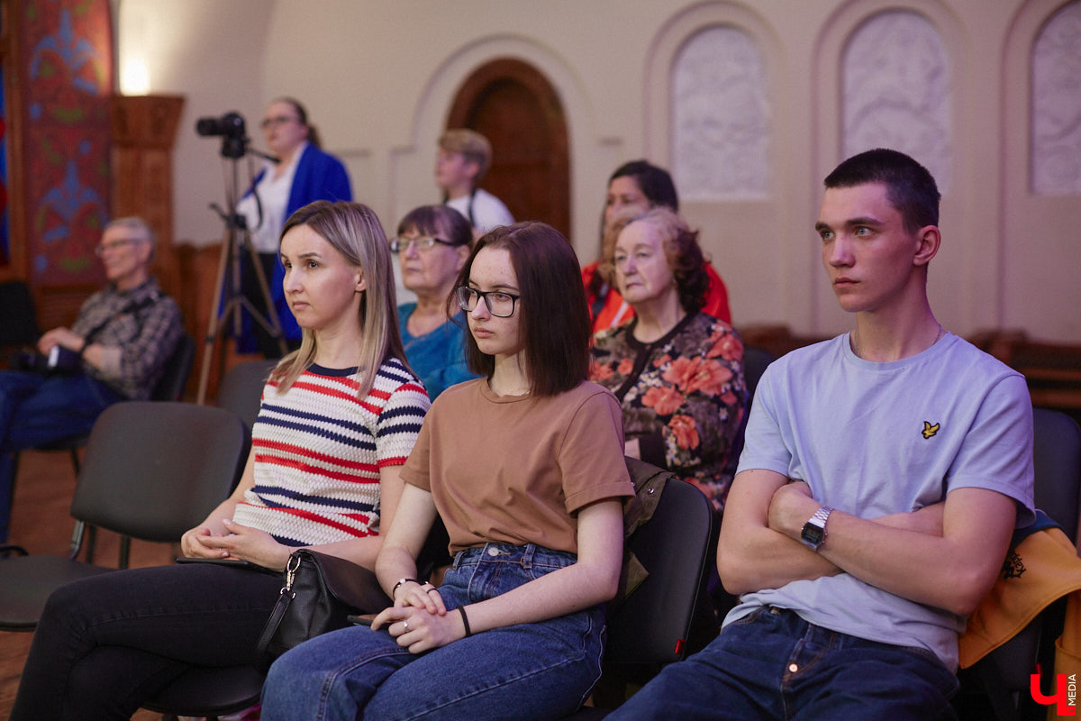 Свет увидела книга «Женские истории Золотого кольца», героинями которой стали успешные леди из Владимирской области. Чей же путь попал на страницы издания и кто вдохновляет жительниц 33-го региона, выяснил «Ключ-Медиа» на творческой встрече с писательницей Юлией Деминой.