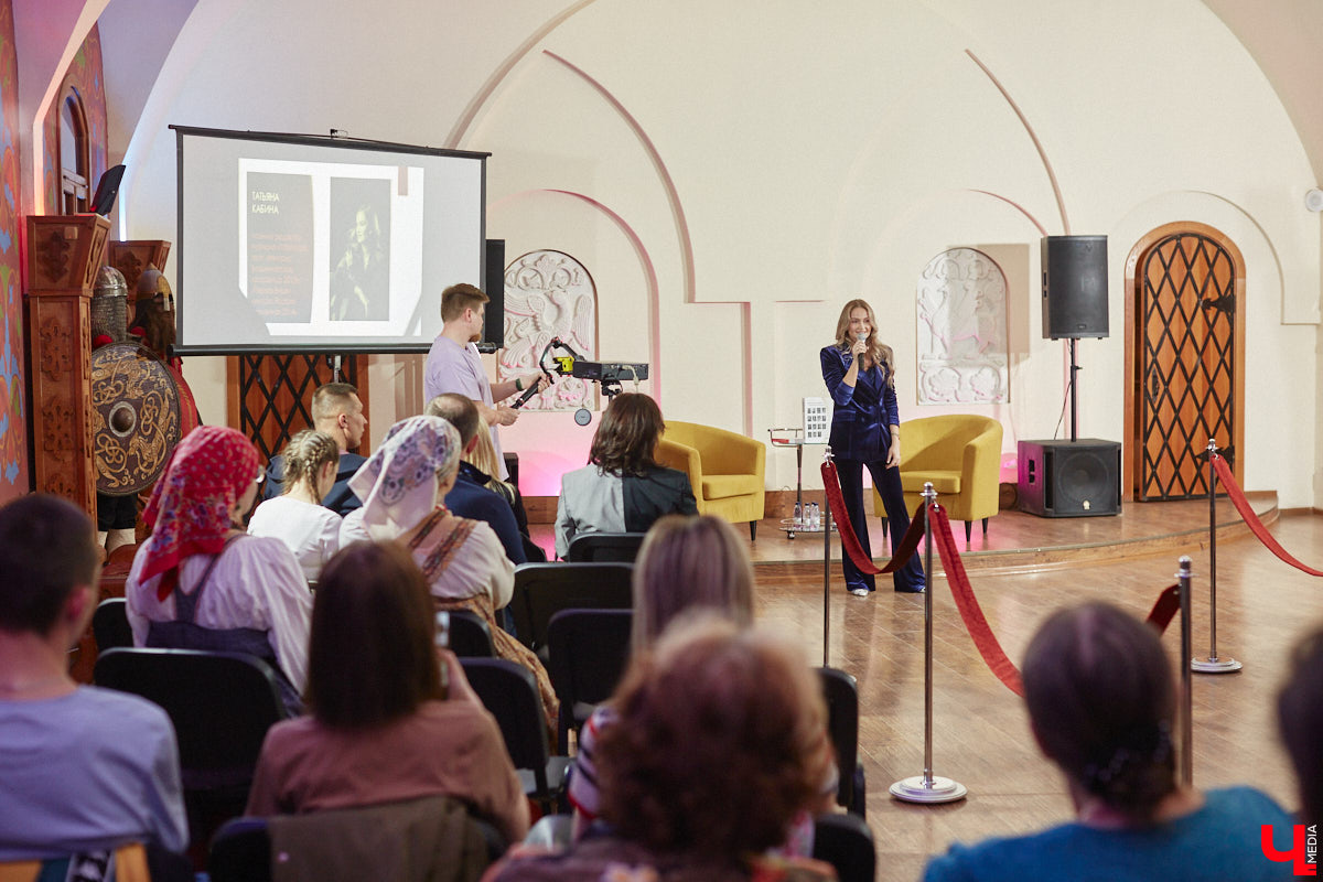 Свет увидела книга «Женские истории Золотого кольца», героинями которой стали успешные леди из Владимирской области. Чей же путь попал на страницы издания и кто вдохновляет жительниц 33-го региона, выяснил «Ключ-Медиа» на творческой встрече с писательницей Юлией Деминой.