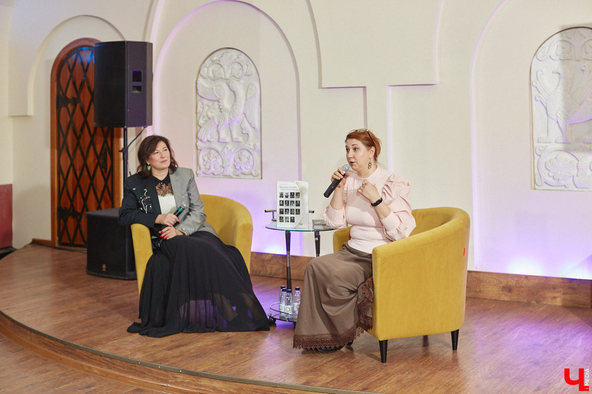 Свет увидела книга «Женские истории Золотого кольца», героинями которой стали успешные леди из Владимирской области. Чей же путь попал на страницы издания и кто вдохновляет жительниц 33-го региона, выяснил «Ключ-Медиа» на творческой встрече с писательницей Юлией Деминой.