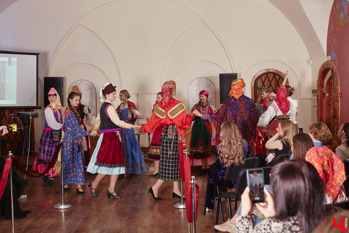 Свет увидела книга «Женские истории Золотого кольца», героинями которой стали успешные леди из Владимирской области. Чей же путь попал на страницы издания и кто вдохновляет жительниц 33-го региона, выяснил «Ключ-Медиа» на творческой встрече с писательницей Юлией Деминой.