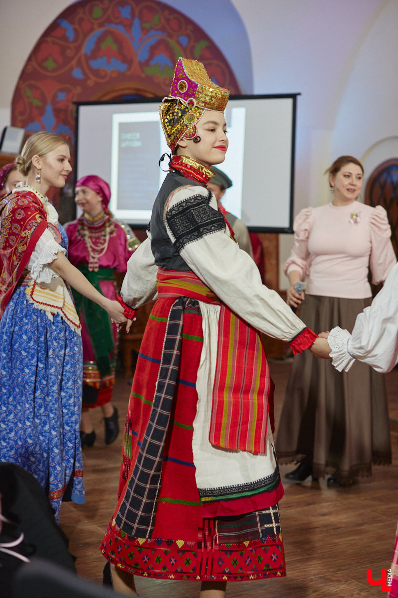 Свет увидела книга «Женские истории Золотого кольца», героинями которой стали успешные леди из Владимирской области. Чей же путь попал на страницы издания и кто вдохновляет жительниц 33-го региона, выяснил «Ключ-Медиа» на творческой встрече с писательницей Юлией Деминой.