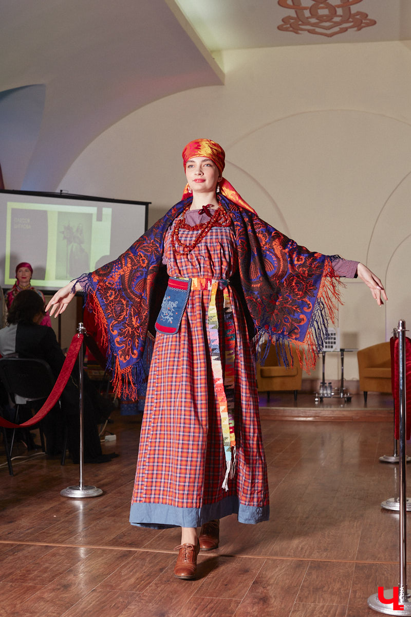 Свет увидела книга «Женские истории Золотого кольца», героинями которой стали успешные леди из Владимирской области. Чей же путь попал на страницы издания и кто вдохновляет жительниц 33-го региона, выяснил «Ключ-Медиа» на творческой встрече с писательницей Юлией Деминой.