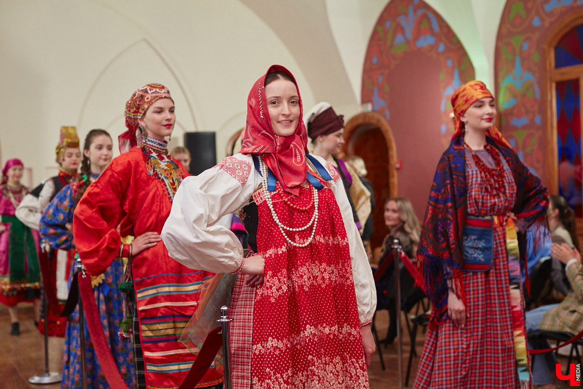 Свет увидела книга «Женские истории Золотого кольца», героинями которой стали успешные леди из Владимирской области. Чей же путь попал на страницы издания и кто вдохновляет жительниц 33-го региона, выяснил «Ключ-Медиа» на творческой встрече с писательницей Юлией Деминой.