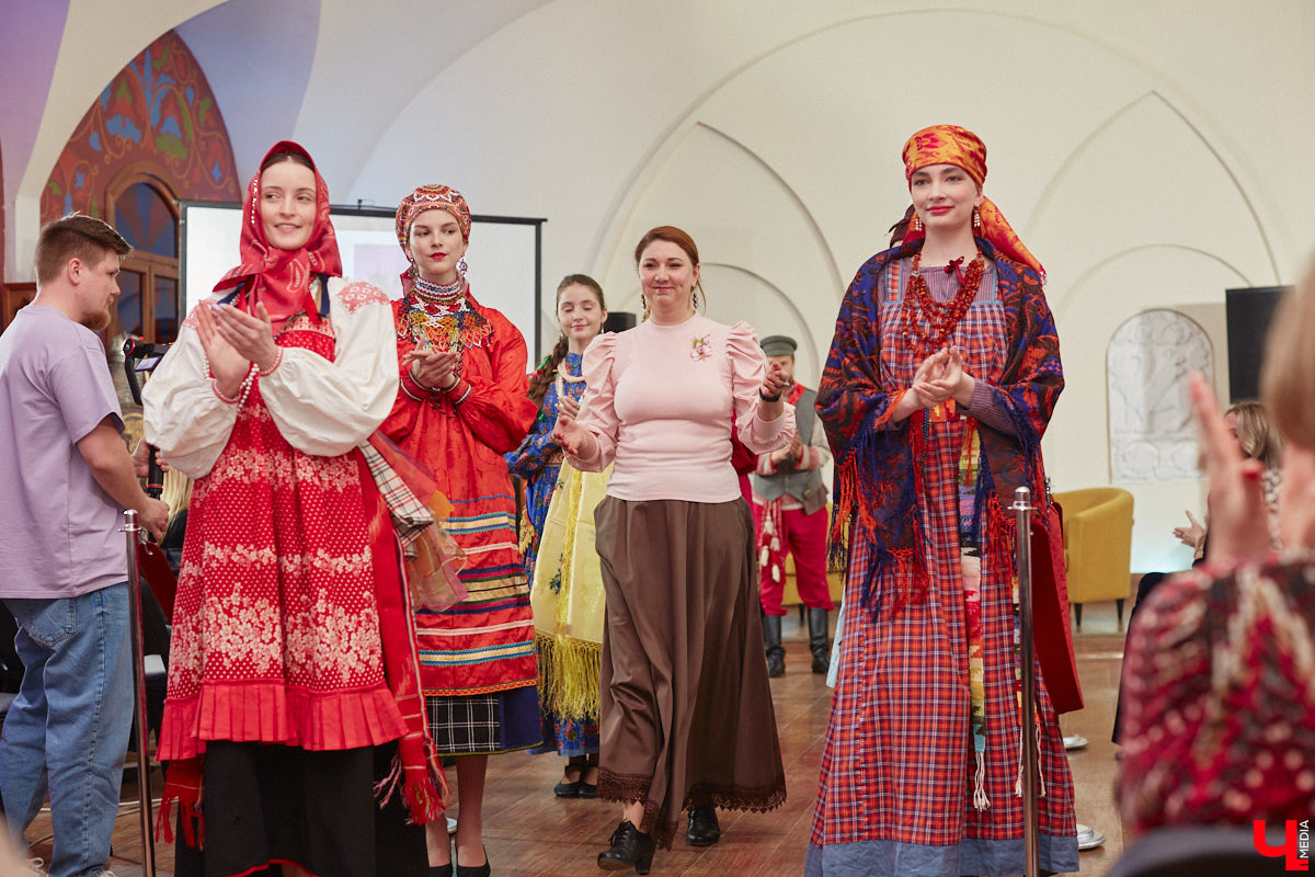 Свет увидела книга «Женские истории Золотого кольца», героинями которой стали успешные леди из Владимирской области. Чей же путь попал на страницы издания и кто вдохновляет жительниц 33-го региона, выяснил «Ключ-Медиа» на творческой встрече с писательницей Юлией Деминой.