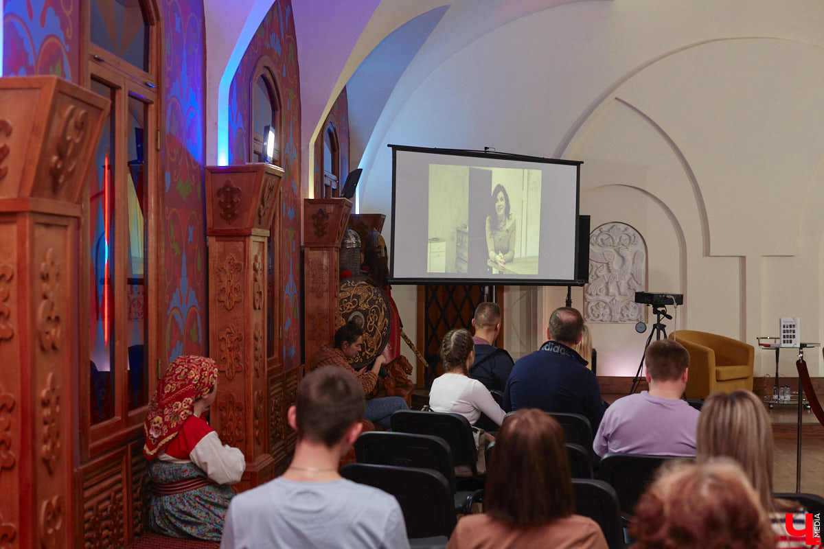 Свет увидела книга «Женские истории Золотого кольца», героинями которой стали успешные леди из Владимирской области. Чей же путь попал на страницы издания и кто вдохновляет жительниц 33-го региона, выяснил «Ключ-Медиа» на творческой встрече с писательницей Юлией Деминой.