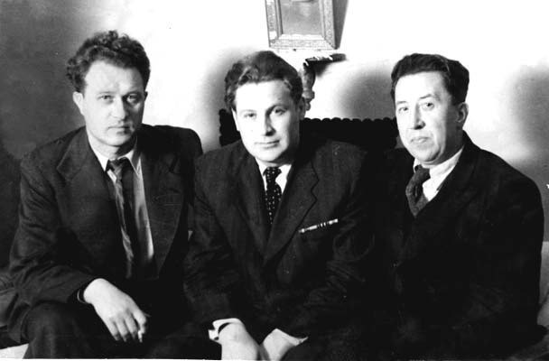 Есть на улице Стрелецкой уникальный деревянный дом № 20, построенный в необычном для начала XX века стиле «ропет». Долгое время владельцами этого терема считались дворяне Протасьевы, но два года назад выяснилось, что на самом деле этот дом был построен для владимирского купца Ивана Петровича Философова. Имеются на Стрелецкой и другие «дворянские гнезда». Причем советской эпохи.