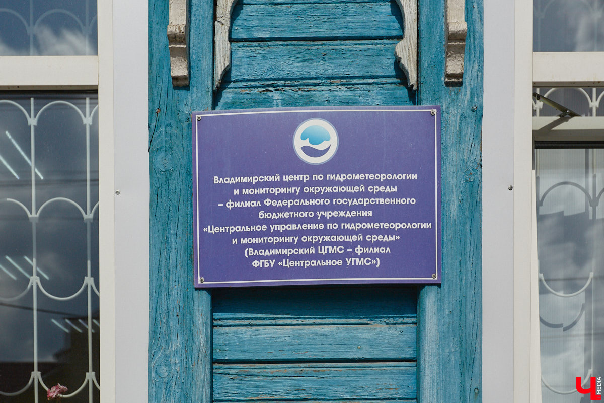 Есть на улице Стрелецкой уникальный деревянный дом № 20, построенный в необычном для начала XX века стиле «ропет». Долгое время владельцами этого терема считались дворяне Протасьевы, но два года назад выяснилось, что на самом деле этот дом был построен для владимирского купца Ивана Петровича Философова. Имеются на Стрелецкой и другие «дворянские гнезда». Причем советской эпохи.