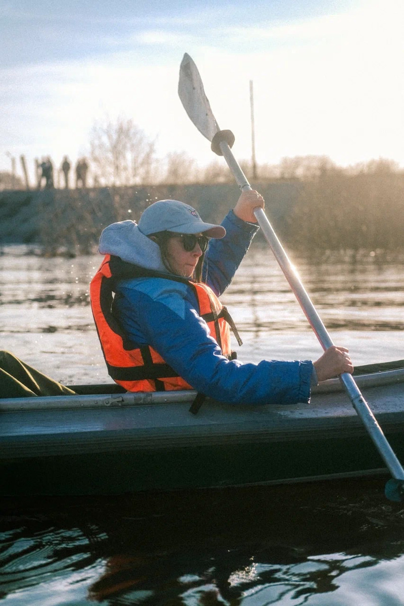Хотите организовать себе на майские праздники необычное приключение? Что ж, осталось просто взять в руки весла, сесть в байдарку или катамаран и оказаться прямо в центре событий! Все условия для этого предоставляет клуб путешествий «Параллель 56». С его гидами-инструкторами покорить водную стихию сможет каждый.