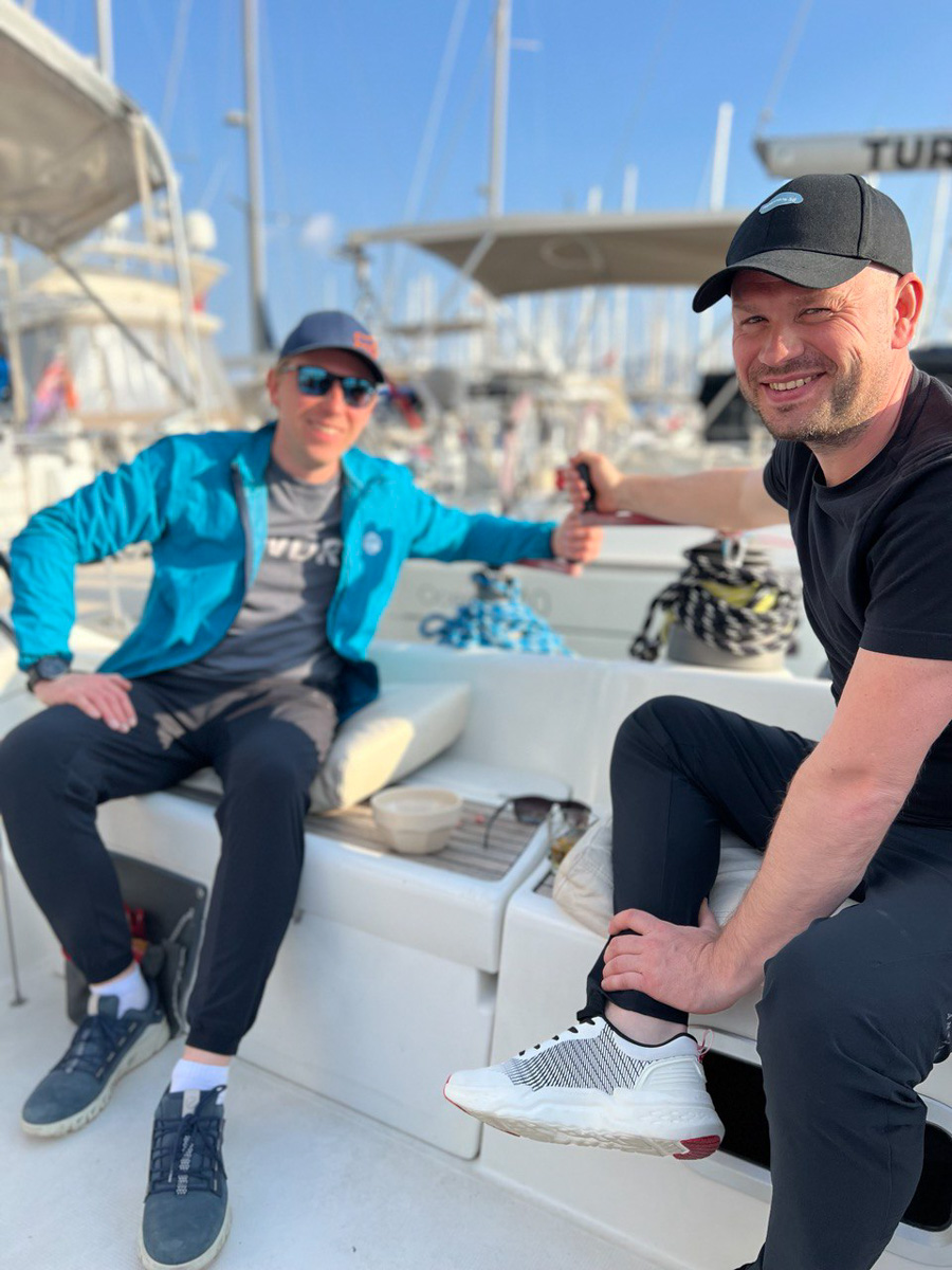 Хотите организовать себе на майские праздники необычное приключение? Что ж, осталось просто взять в руки весла, сесть в байдарку или катамаран и оказаться прямо в центре событий! Все условия для этого предоставляет клуб путешествий «Параллель 56». С его гидами-инструкторами покорить водную стихию сможет каждый.