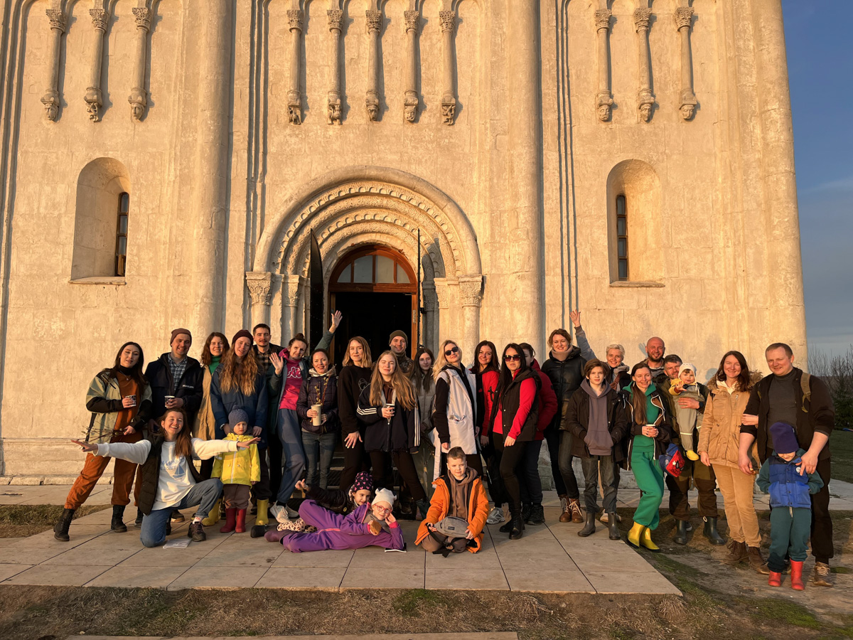 Хотите организовать себе на майские праздники необычное приключение? Что ж, осталось просто взять в руки весла, сесть в байдарку или катамаран и оказаться прямо в центре событий! Все условия для этого предоставляет клуб путешествий «Параллель 56». С его гидами-инструкторами покорить водную стихию сможет каждый.