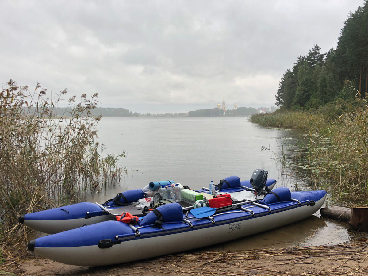 Хотите организовать себе на майские праздники необычное приключение? Что ж, осталось просто взять в руки весла, сесть в байдарку или катамаран и оказаться прямо в центре событий! Все условия для этого предоставляет клуб путешествий «Параллель 56». С его гидами-инструкторами покорить водную стихию сможет каждый.