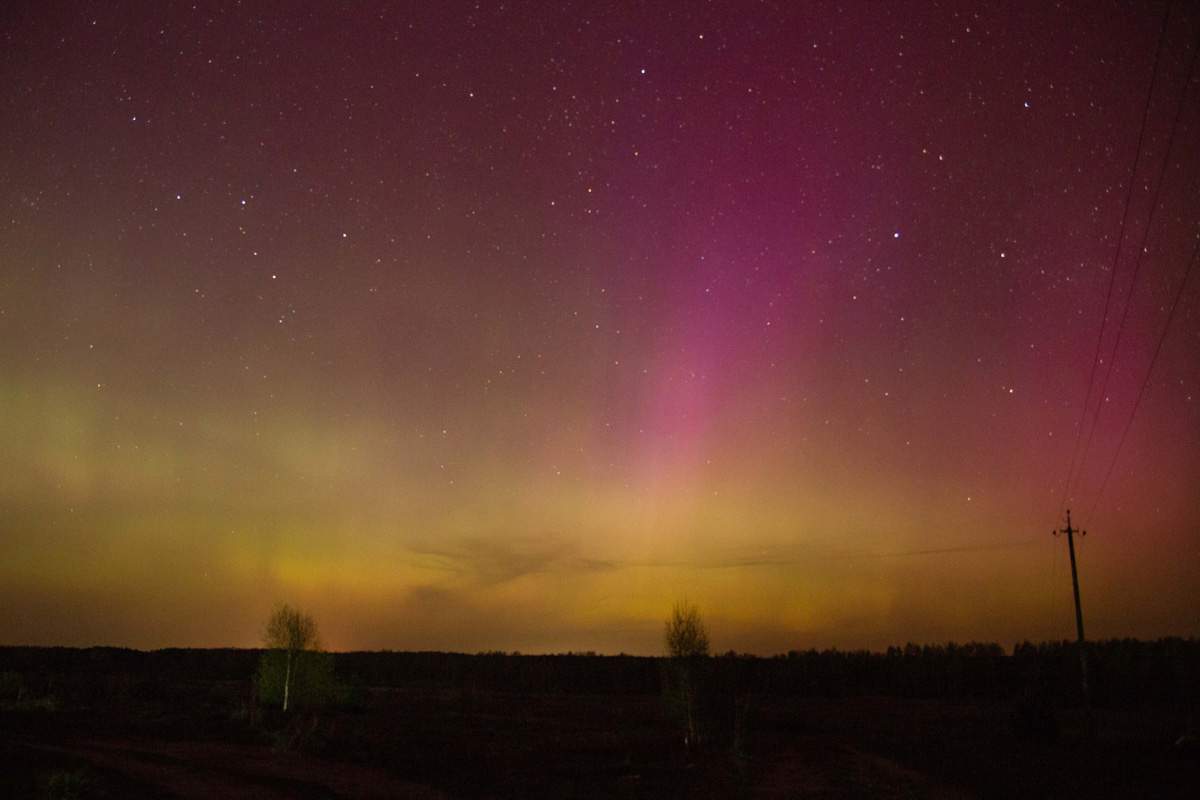 Жители Владимирской области стали свидетелями полярного сияния! Для тех, кто все пропустил, мы собрали поистине завораживающие кадры этого чудесного зрелища. А заодно узнали, чем оно вызвано и что предвещает по народным приметам.