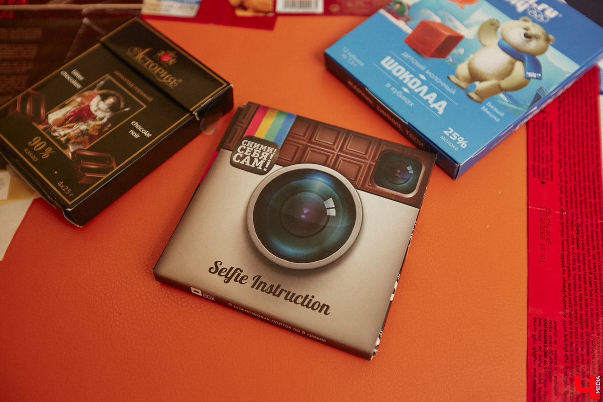 Обертка для них слаще содержимого, а погоня за этикетками — неотъемлемая часть жизни. Сакулумисты — собиратели фантиков от шоколада или конфет — есть и во Владимире. Олеся Дрозд обладает одной из крупнейших коллекций в стране, и «Ключ-Медиа» с любопытством сладкоежки заглянул в удивительный архив, где собрано более 15 тысяч экземпляров из 73 стран мира!