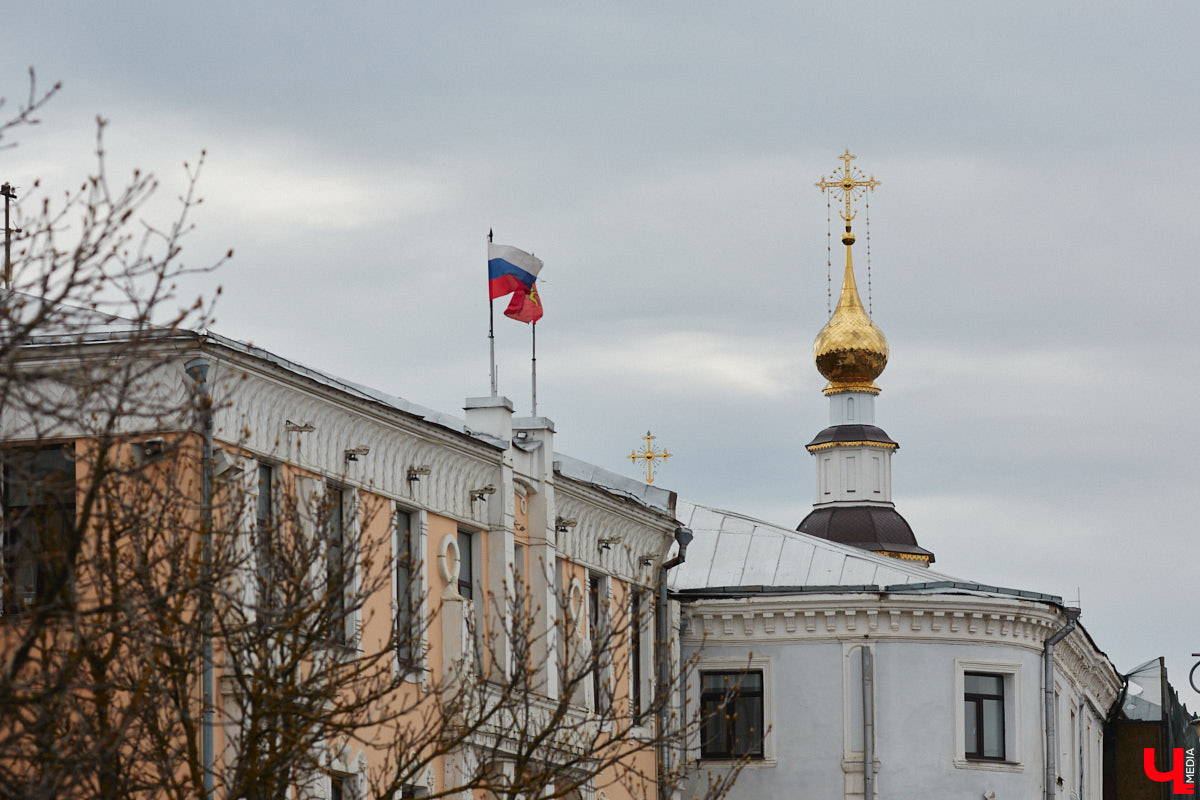 В конце месяца синоптики обещают жителям 33-го региона осадки и небольшое похолодание. А еще, возможно, на этой неделе мы застанем и первую грозу 2023 года! Один лишь вопрос: не омрачит ли это предстоящие выходные?!