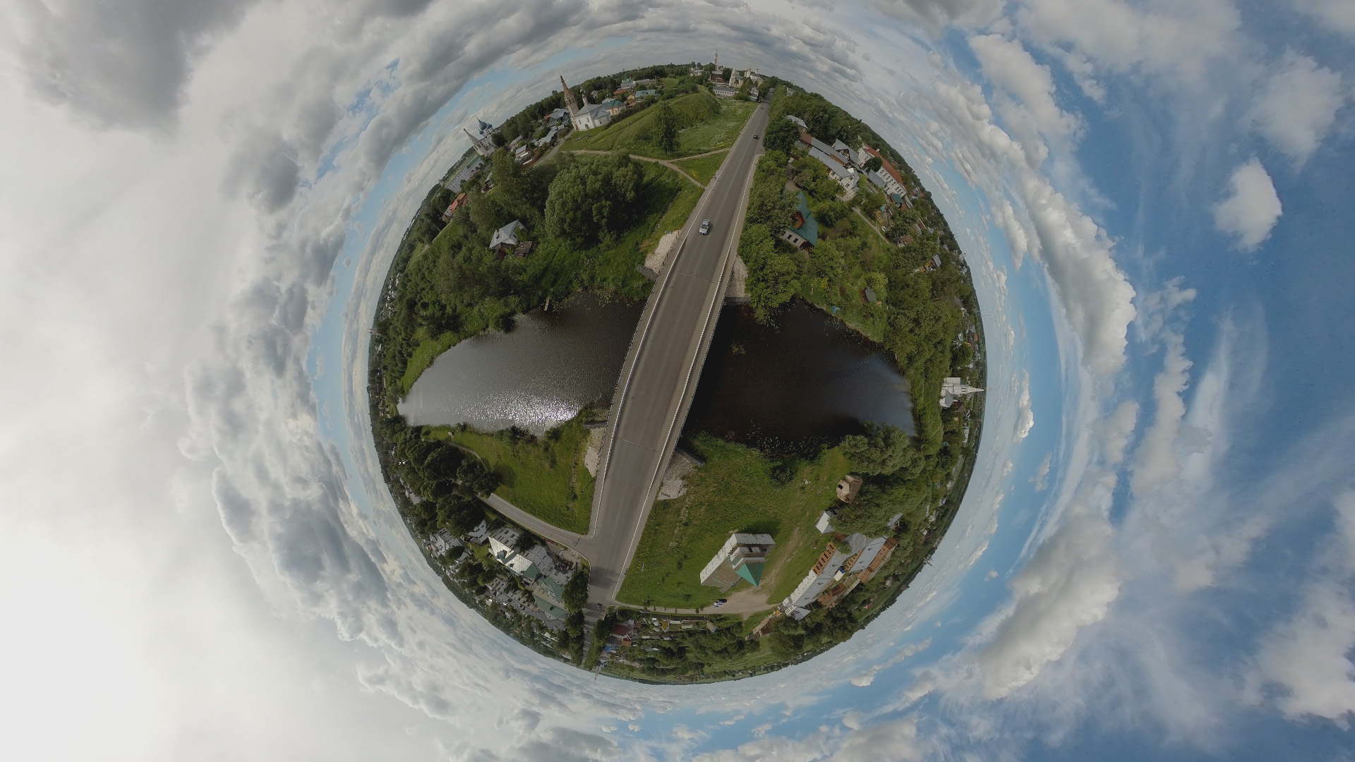 Так хочется везде побывать! Но где найти на это столько ресурсов? Решается проблема включением VR-шлема. То, что раньше казалось чудом, сейчас доступная каждому реальность. Виртуальный полет не во сне, а наяву опробовал на себе корреспондент «Ключ-Медиа».