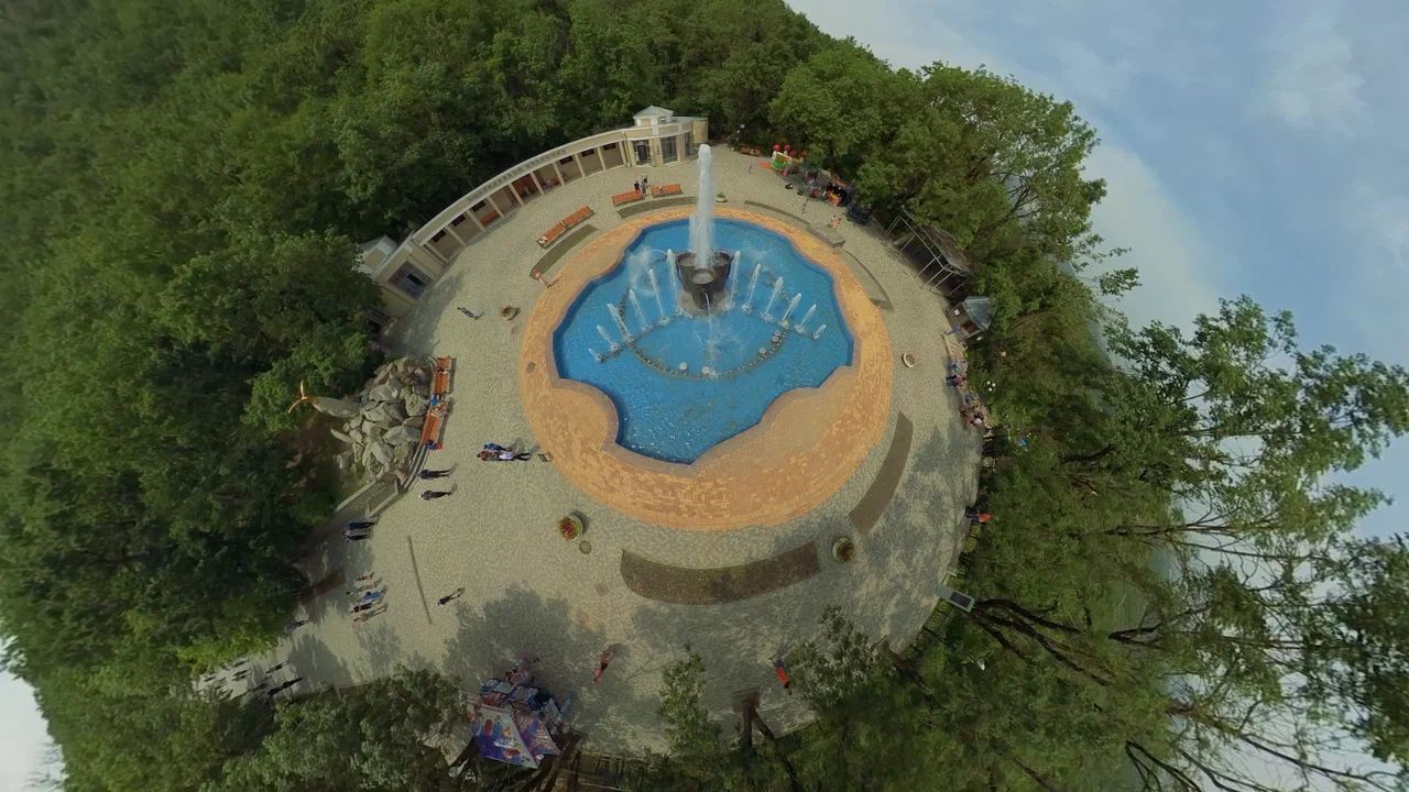 Так хочется везде побывать! Но где найти на это столько ресурсов? Решается проблема включением VR-шлема. То, что раньше казалось чудом, сейчас доступная каждому реальность. Виртуальный полет не во сне, а наяву опробовал на себе корреспондент «Ключ-Медиа».