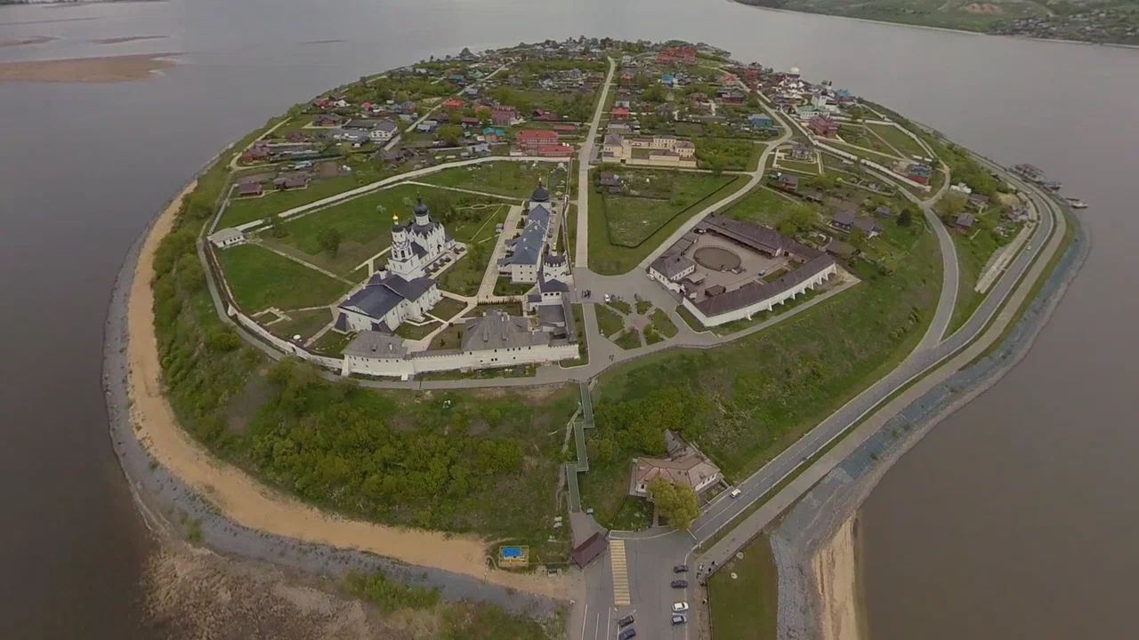 Так хочется везде побывать! Но где найти на это столько ресурсов? Решается проблема включением VR-шлема. То, что раньше казалось чудом, сейчас доступная каждому реальность. Виртуальный полет не во сне, а наяву опробовал на себе корреспондент «Ключ-Медиа».