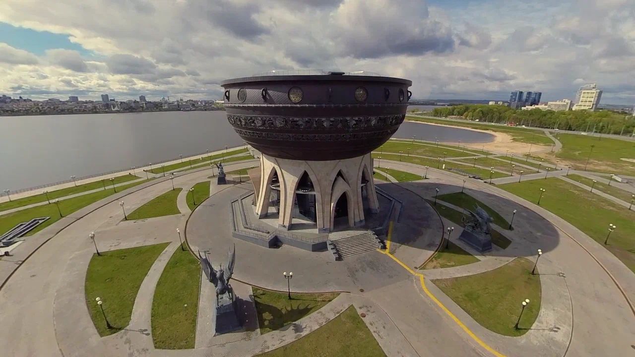 Так хочется везде побывать! Но где найти на это столько ресурсов? Решается проблема включением VR-шлема. То, что раньше казалось чудом, сейчас доступная каждому реальность. Виртуальный полет не во сне, а наяву опробовал на себе корреспондент «Ключ-Медиа».