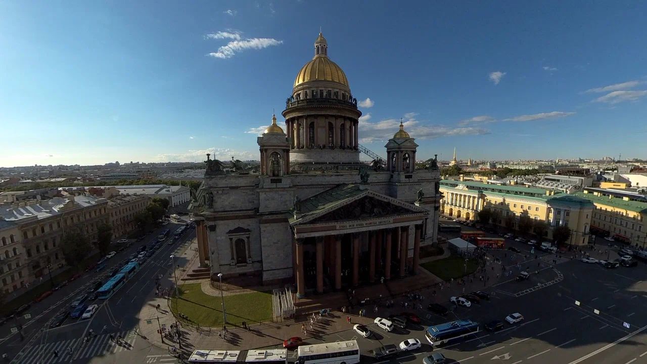 Так хочется везде побывать! Но где найти на это столько ресурсов? Решается проблема включением VR-шлема. То, что раньше казалось чудом, сейчас доступная каждому реальность. Виртуальный полет не во сне, а наяву опробовал на себе корреспондент «Ключ-Медиа».