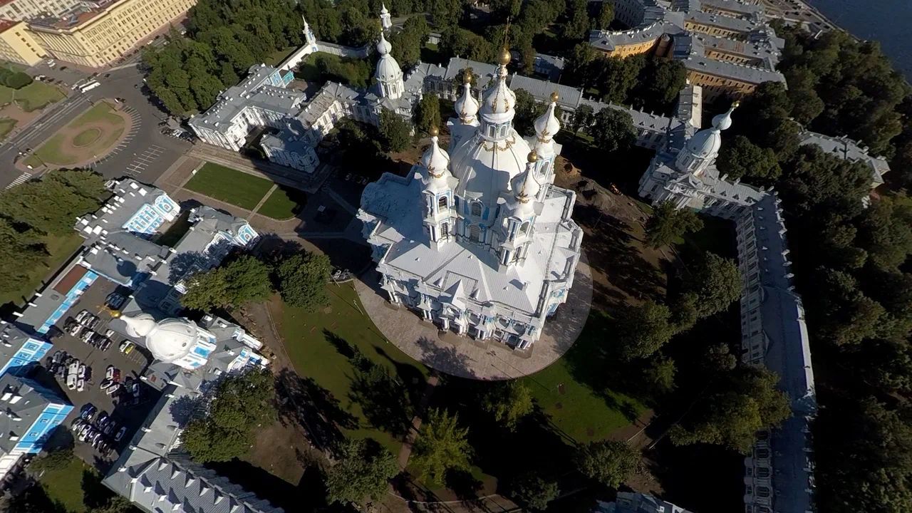 Так хочется везде побывать! Но где найти на это столько ресурсов? Решается проблема включением VR-шлема. То, что раньше казалось чудом, сейчас доступная каждому реальность. Виртуальный полет не во сне, а наяву опробовал на себе корреспондент «Ключ-Медиа».