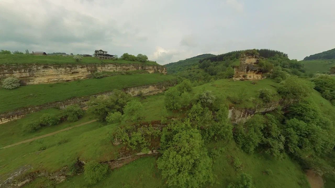 Так хочется везде побывать! Но где найти на это столько ресурсов? Решается проблема включением VR-шлема. То, что раньше казалось чудом, сейчас доступная каждому реальность. Виртуальный полет не во сне, а наяву опробовал на себе корреспондент «Ключ-Медиа».