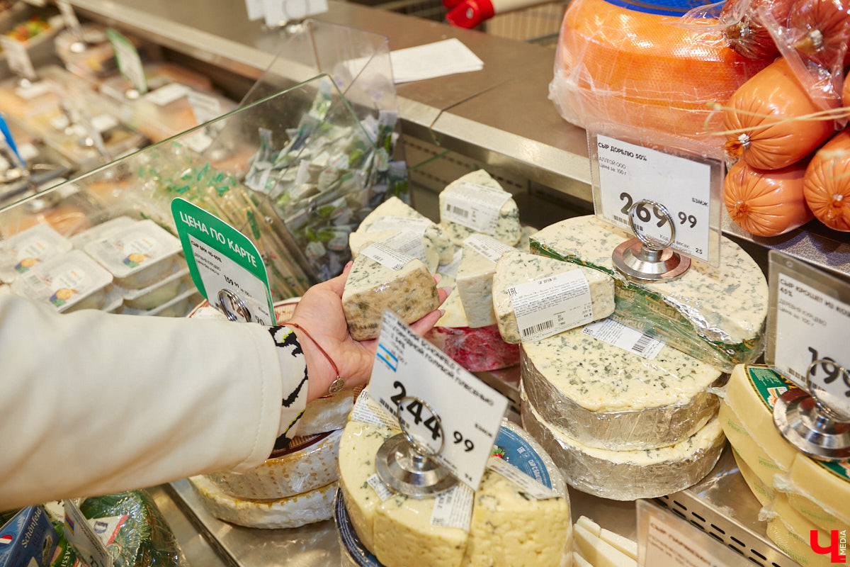 Концертный директор «ЦЕХа» приготовила любимые бутерброды певицы Мари Краймбрери, напоминающие знаменитый французский пирог. Их рецепт Ирина Трошина выведала у звезды во время ее гастролей во Владимире.