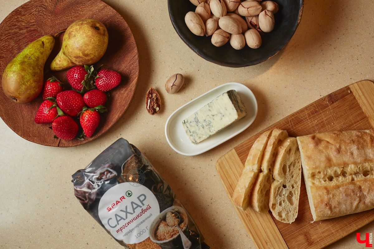 Концертный директор «ЦЕХа» приготовила любимые бутерброды певицы Мари Краймбрери, напоминающие знаменитый французский пирог. Их рецепт Ирина Трошина выведала у звезды во время ее гастролей во Владимире.