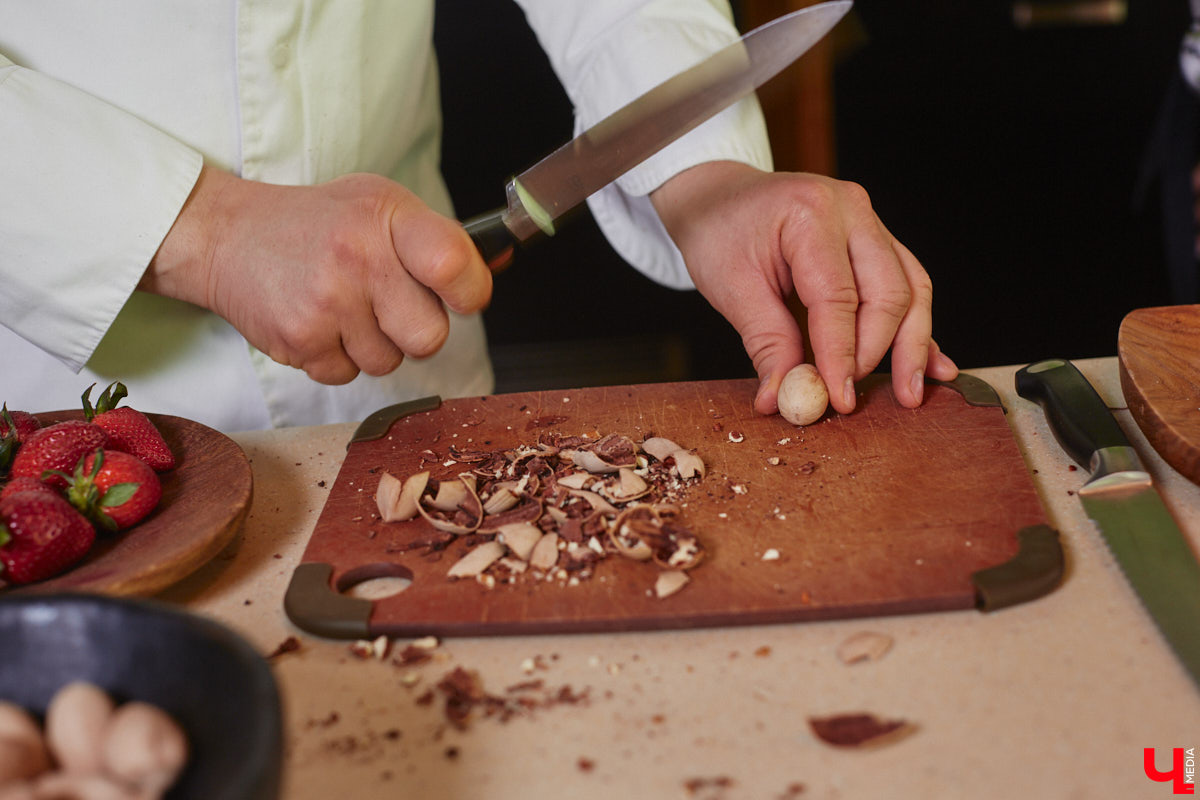 Концертный директор «ЦЕХа» приготовила любимые бутерброды певицы Мари Краймбрери, напоминающие знаменитый французский пирог. Их рецепт Ирина Трошина выведала у звезды во время ее гастролей во Владимире.