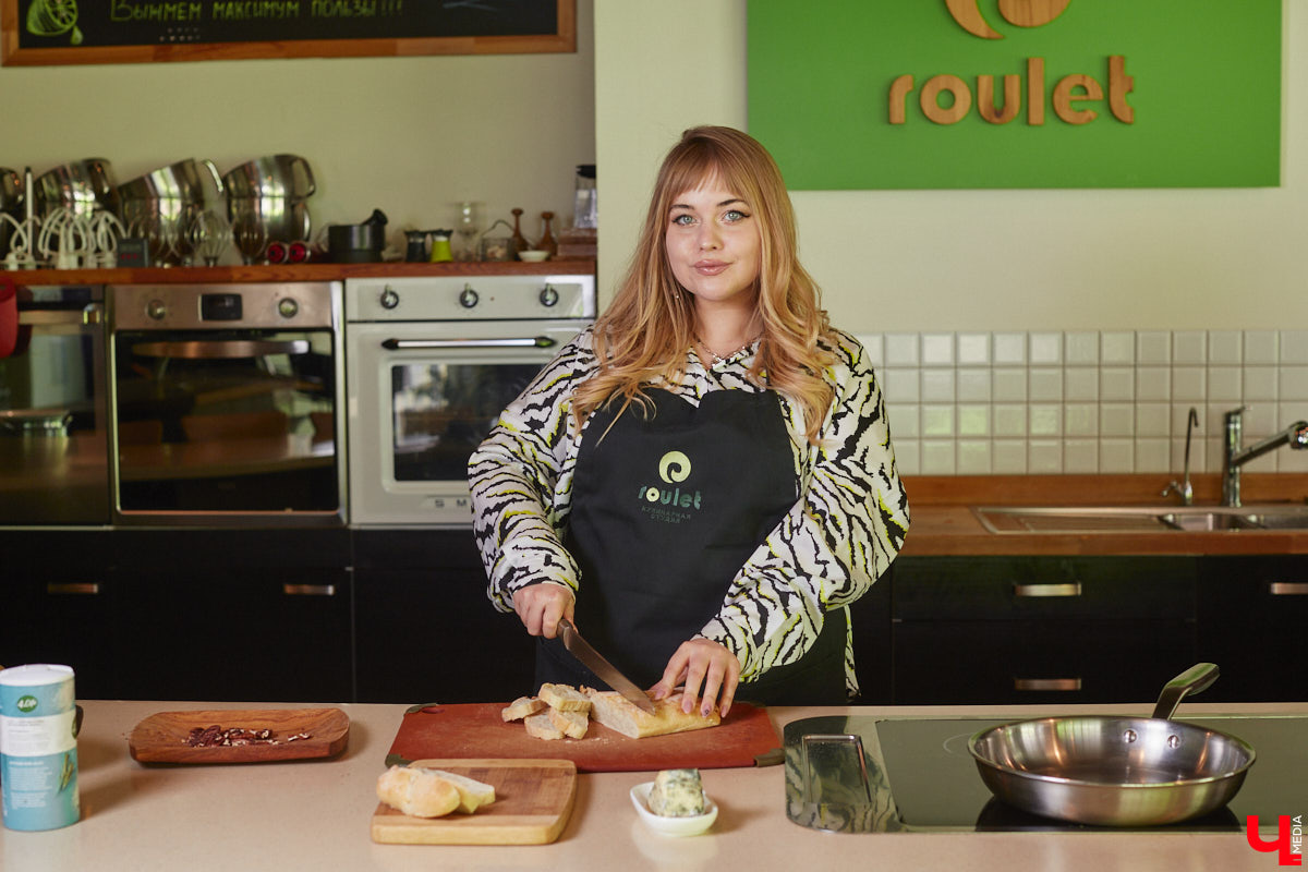 Концертный директор «ЦЕХа» приготовила любимые бутерброды певицы Мари Краймбрери, напоминающие знаменитый французский пирог. Их рецепт Ирина Трошина выведала у звезды во время ее гастролей во Владимире.