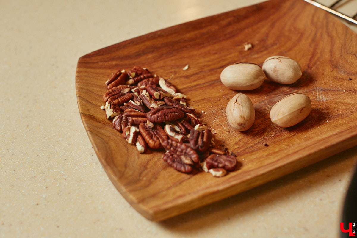 Концертный директор «ЦЕХа» приготовила любимые бутерброды певицы Мари Краймбрери, напоминающие знаменитый французский пирог. Их рецепт Ирина Трошина выведала у звезды во время ее гастролей во Владимире.