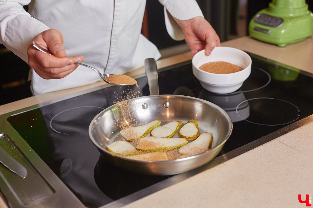 Концертный директор «ЦЕХа» приготовила любимые бутерброды певицы Мари Краймбрери, напоминающие знаменитый французский пирог. Их рецепт Ирина Трошина выведала у звезды во время ее гастролей во Владимире.