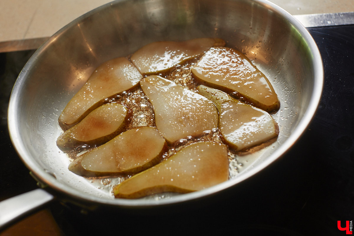 Концертный директор «ЦЕХа» приготовила любимые бутерброды певицы Мари Краймбрери, напоминающие знаменитый французский пирог. Их рецепт Ирина Трошина выведала у звезды во время ее гастролей во Владимире.