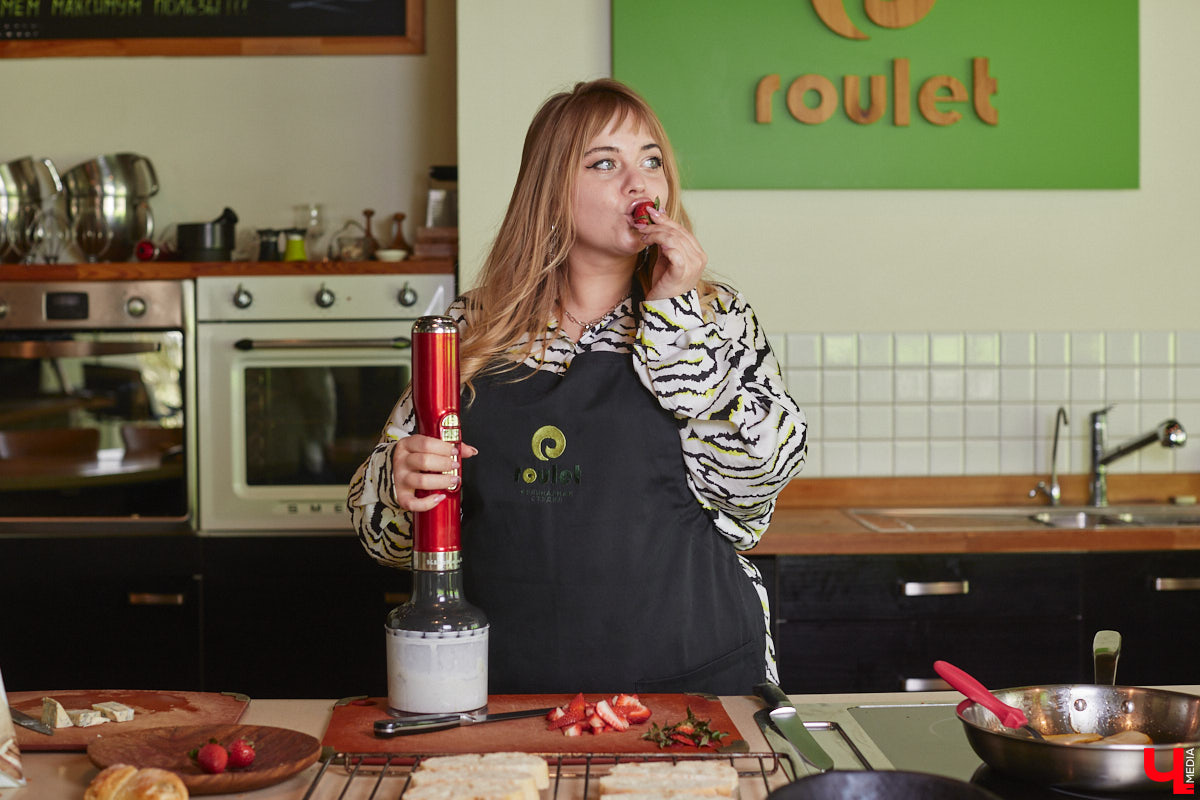 Концертный директор «ЦЕХа» приготовила любимые бутерброды певицы Мари Краймбрери, напоминающие знаменитый французский пирог. Их рецепт Ирина Трошина выведала у звезды во время ее гастролей во Владимире.