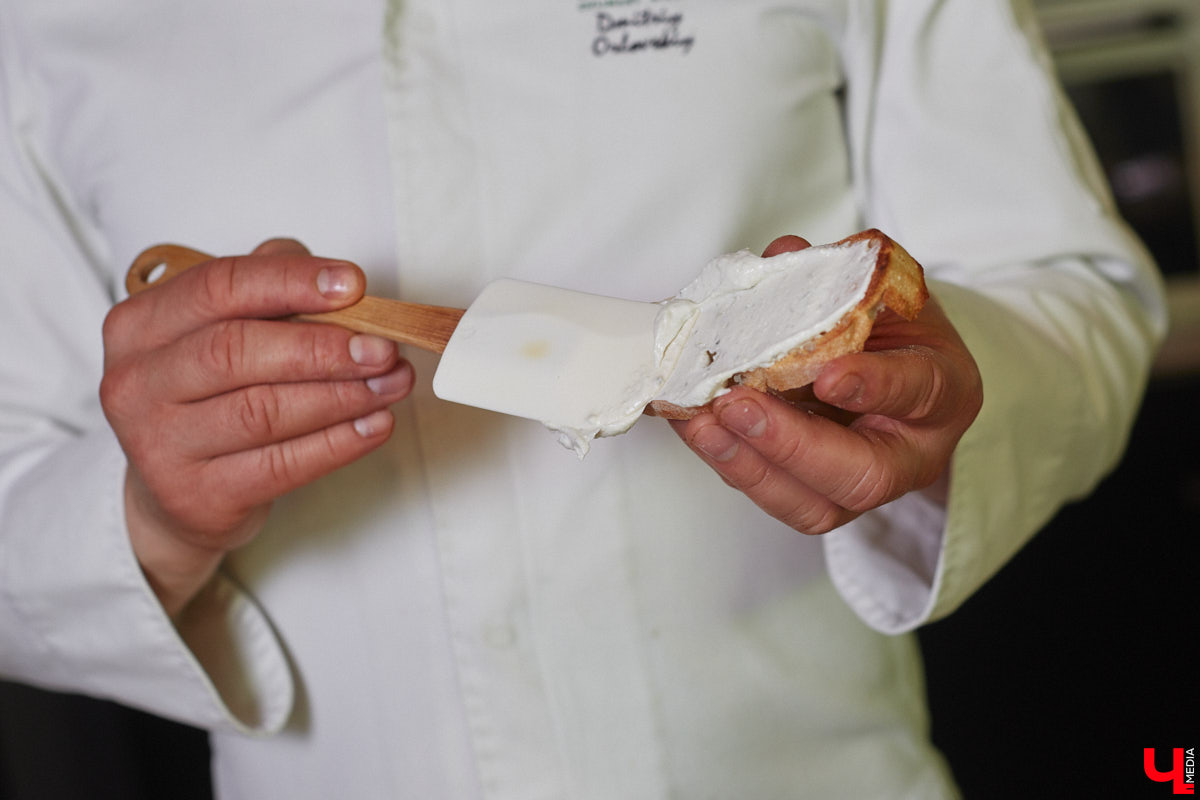 Концертный директор «ЦЕХа» приготовила любимые бутерброды певицы Мари Краймбрери, напоминающие знаменитый французский пирог. Их рецепт Ирина Трошина выведала у звезды во время ее гастролей во Владимире.