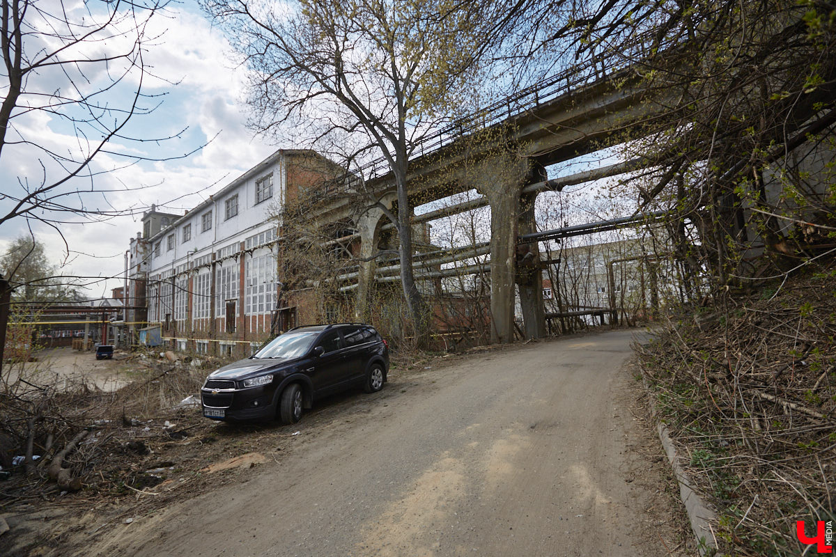 Владимирская ТЭЦ-1 была построена почти сто лет назад. Она освещала весь Владимир и питала его промышленные предприятия. После запуска в 1962 году ТЭЦ-2 старая электростанция потеряла свое значение, а ее здания выставили на продажу. Новый владелец решил превратить памятник ГОЭЛРО в креативное пространство «Турбина».