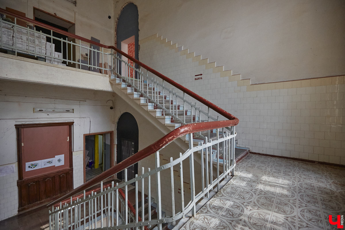 Владимирская ТЭЦ-1 была построена почти сто лет назад. Она освещала весь Владимир и питала его промышленные предприятия. После запуска в 1962 году ТЭЦ-2 старая электростанция потеряла свое значение, а ее здания выставили на продажу. Новый владелец решил превратить памятник ГОЭЛРО в креативное пространство «Турбина».