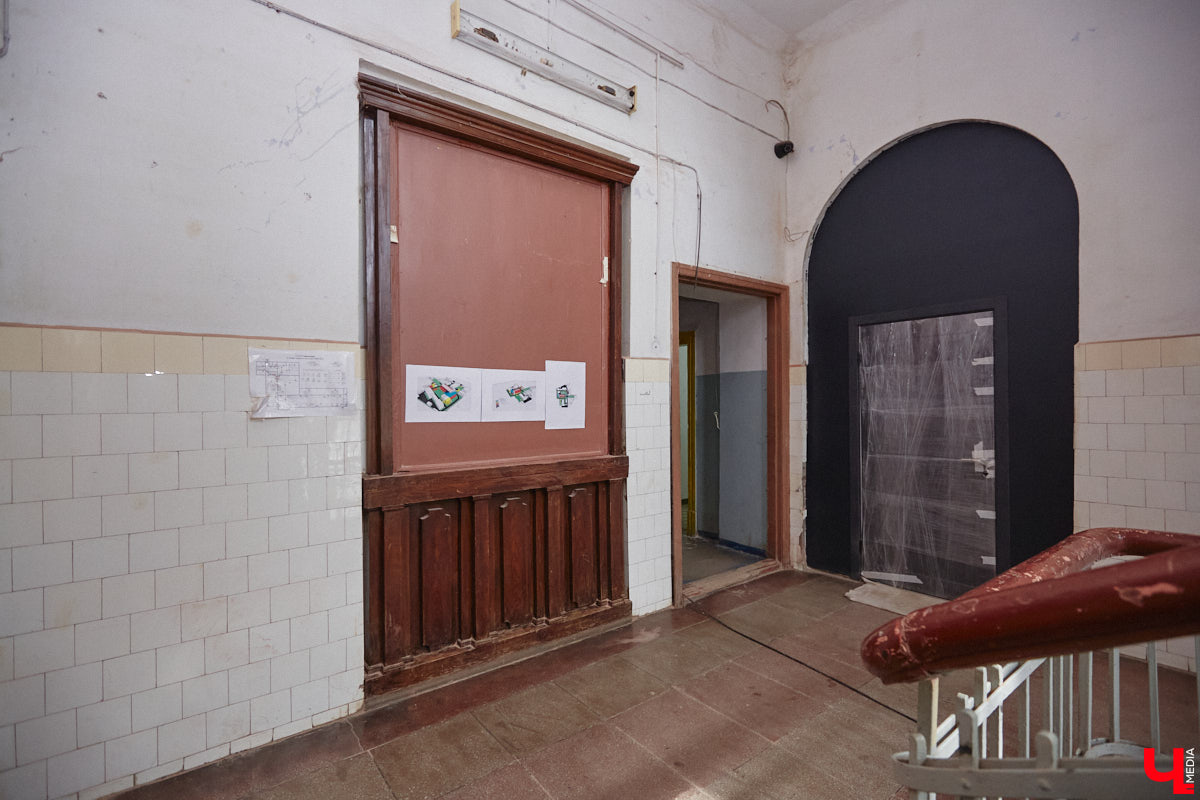 Владимирская ТЭЦ-1 была построена почти сто лет назад. Она освещала весь Владимир и питала его промышленные предприятия. После запуска в 1962 году ТЭЦ-2 старая электростанция потеряла свое значение, а ее здания выставили на продажу. Новый владелец решил превратить памятник ГОЭЛРО в креативное пространство «Турбина».