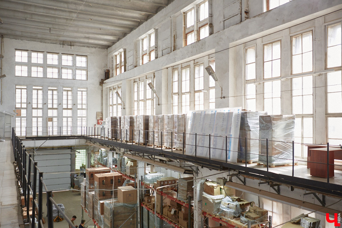 Владимирская ТЭЦ-1 была построена почти сто лет назад. Она освещала весь Владимир и питала его промышленные предприятия. После запуска в 1962 году ТЭЦ-2 старая электростанция потеряла свое значение, а ее здания выставили на продажу. Новый владелец решил превратить памятник ГОЭЛРО в креативное пространство «Турбина».