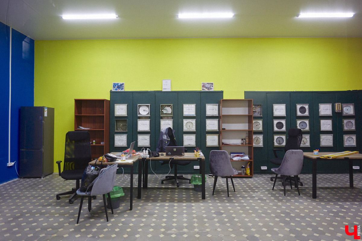 Владимирская ТЭЦ-1 была построена почти сто лет назад. Она освещала весь Владимир и питала его промышленные предприятия. После запуска в 1962 году ТЭЦ-2 старая электростанция потеряла свое значение, а ее здания выставили на продажу. Новый владелец решил превратить памятник ГОЭЛРО в креативное пространство «Турбина».