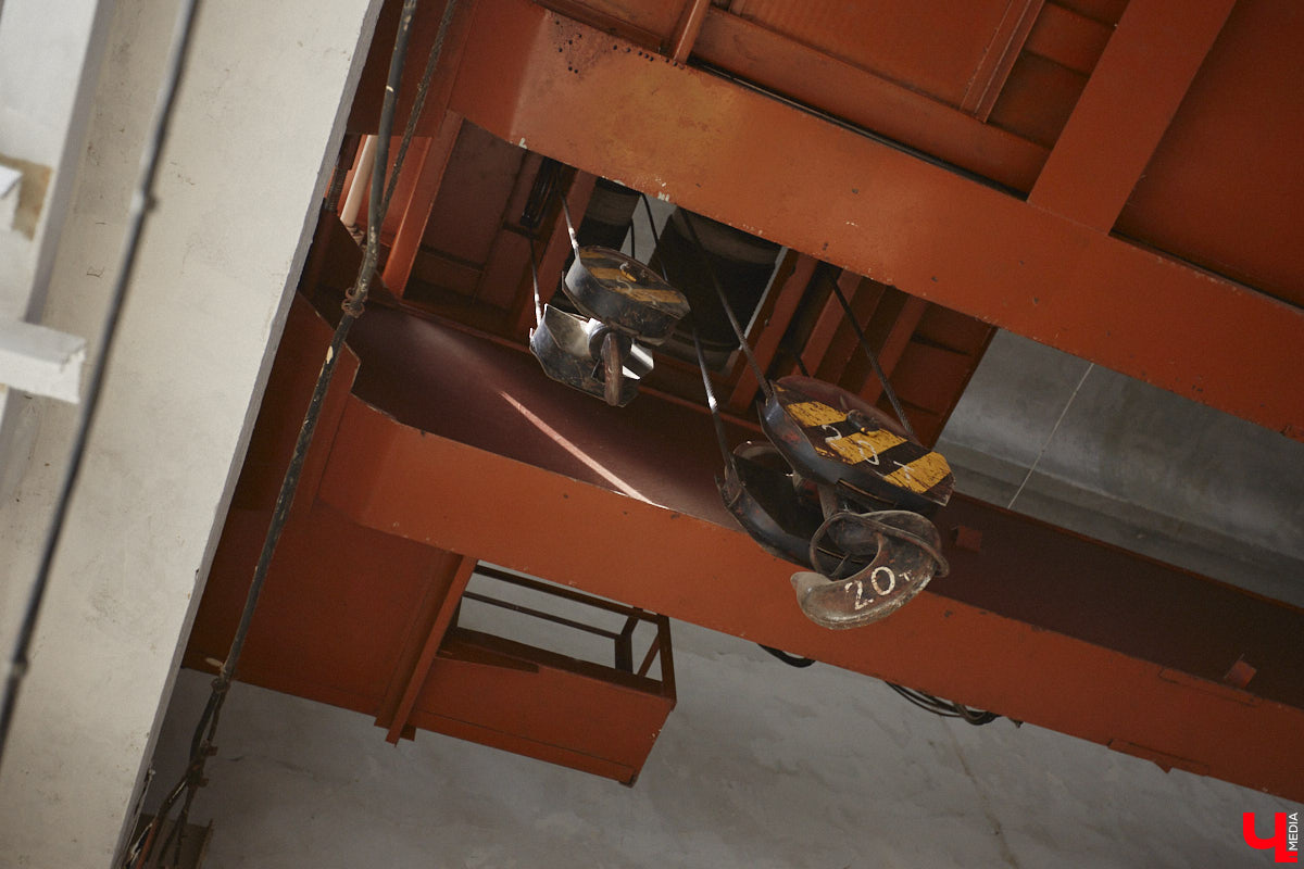 Владимирская ТЭЦ-1 была построена почти сто лет назад. Она освещала весь Владимир и питала его промышленные предприятия. После запуска в 1962 году ТЭЦ-2 старая электростанция потеряла свое значение, а ее здания выставили на продажу. Новый владелец решил превратить памятник ГОЭЛРО в креативное пространство «Турбина».