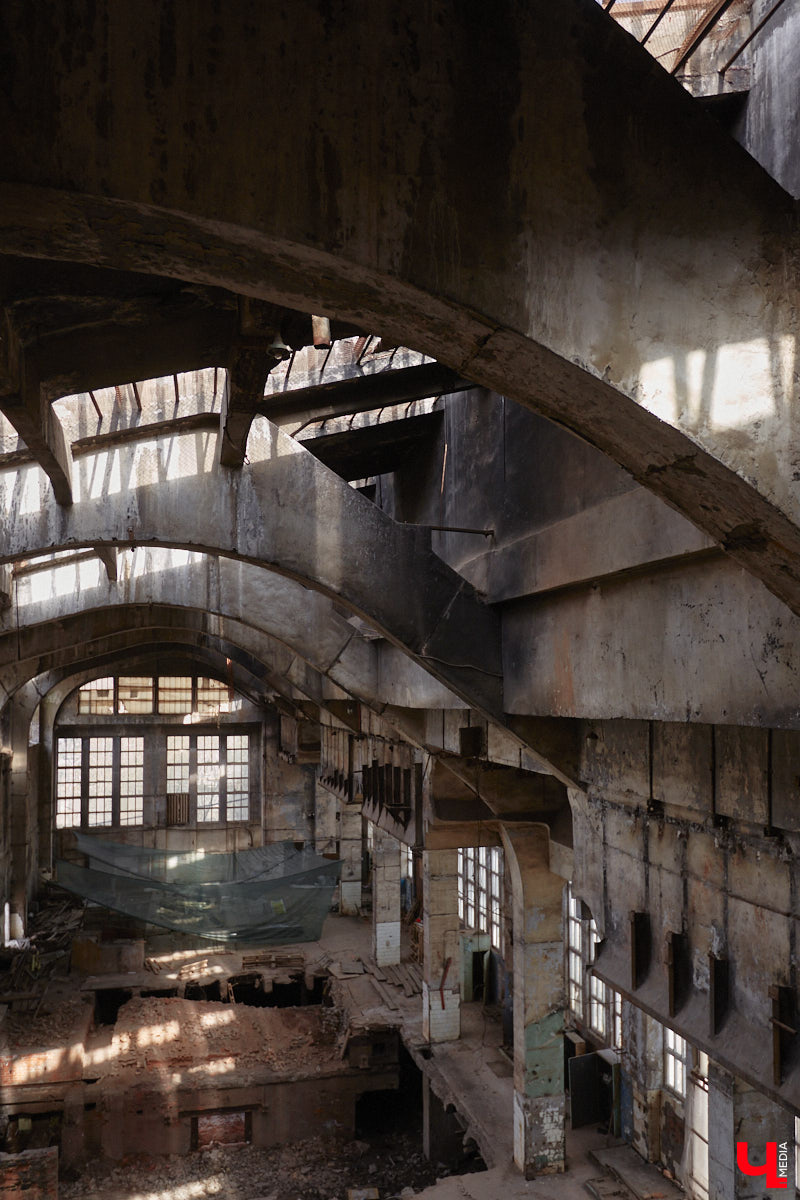 Владимирская ТЭЦ-1 была построена почти сто лет назад. Она освещала весь Владимир и питала его промышленные предприятия. После запуска в 1962 году ТЭЦ-2 старая электростанция потеряла свое значение, а ее здания выставили на продажу. Новый владелец решил превратить памятник ГОЭЛРО в креативное пространство «Турбина».