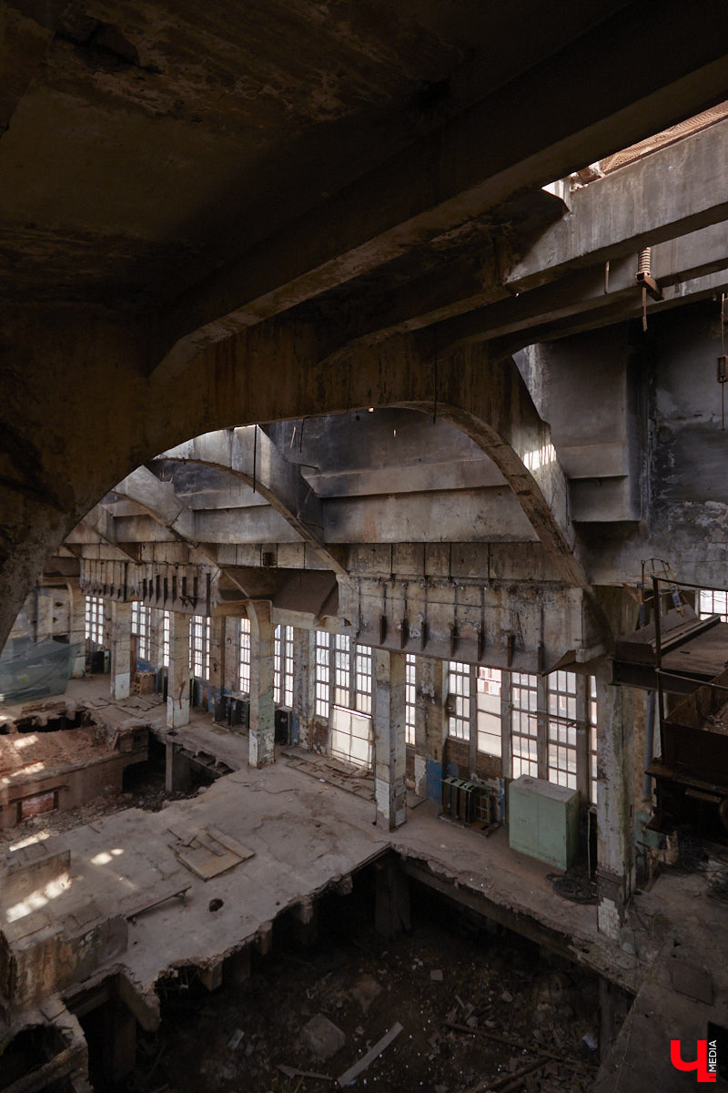 Владимирская ТЭЦ-1 была построена почти сто лет назад. Она освещала весь Владимир и питала его промышленные предприятия. После запуска в 1962 году ТЭЦ-2 старая электростанция потеряла свое значение, а ее здания выставили на продажу. Новый владелец решил превратить памятник ГОЭЛРО в креативное пространство «Турбина».