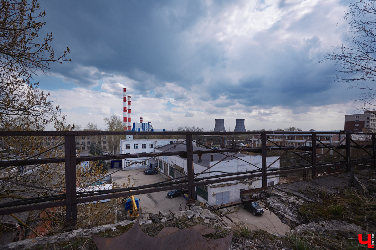 Владимирская ТЭЦ-1 была построена почти сто лет назад. Она освещала весь Владимир и питала его промышленные предприятия. После запуска в 1962 году ТЭЦ-2 старая электростанция потеряла свое значение, а ее здания выставили на продажу. Новый владелец решил превратить памятник ГОЭЛРО в креативное пространство «Турбина».