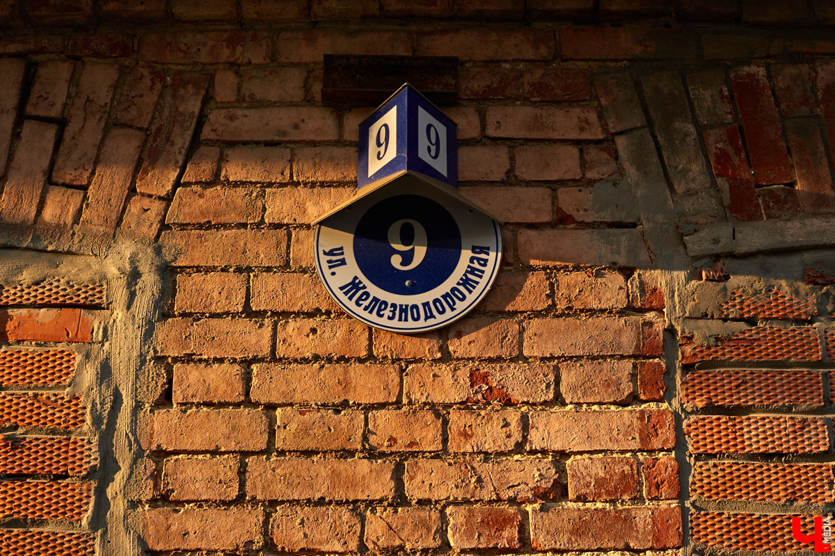 Зону для благоустройства территорий вокруг владимирского вокзала хотят расширить, чтобы сделать новый маршрут для пеших прогулок, который свяжет Вокзальную улицу с Клязьминской и Урицкого. «Ключ-Медиа» решил спросить у городских урбанистов, что они думают по этому поводу.