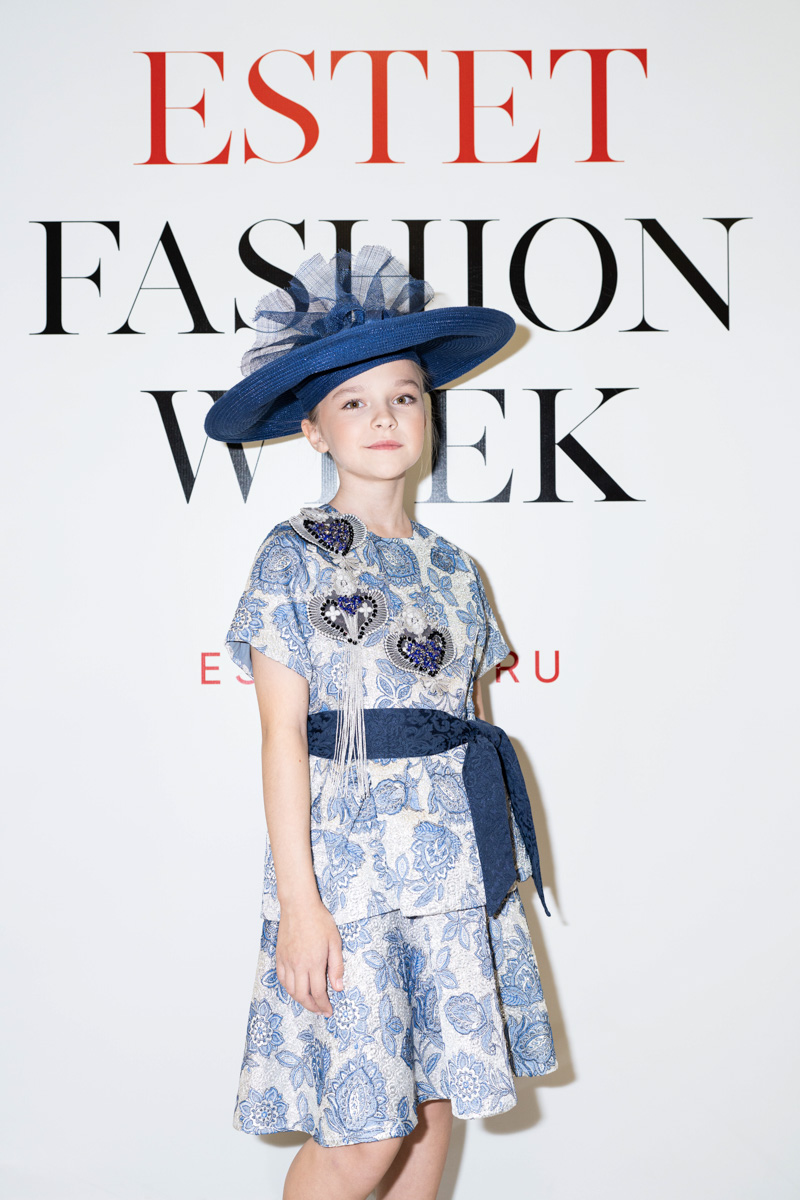 Владимирский дизайнер детской одежды Наталья Рязанова и ее ученицы приняли участие в Estet Fashion Week. Там юные модели продемонстрировали коллекцию одежды Вячеслава Зайцева. Как все прошло и какие воспоминания остались у Натальи о знаменитом мэтре, она рассказала «Ключ-Медиа».