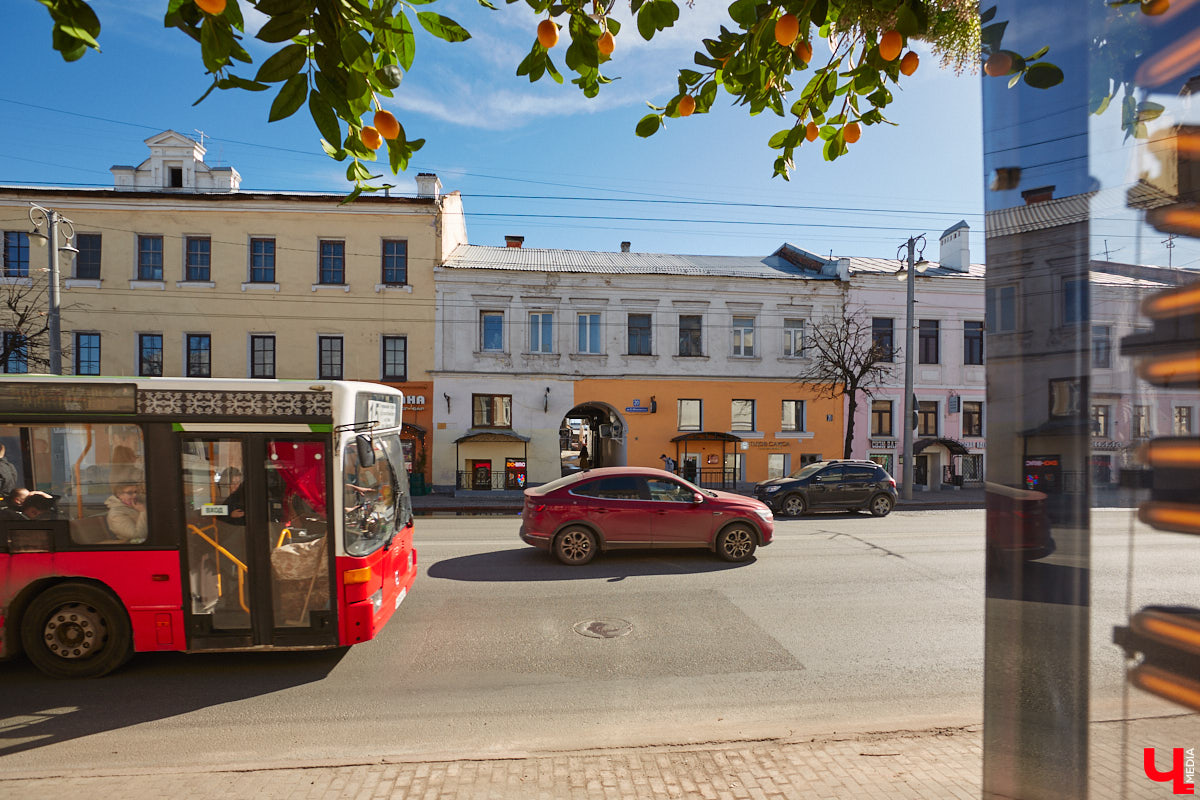 Во Владимире объявили конкурс для молодых дизайнеров по созданию концепции сайта, на котором будут опубликованы жалобы граждан на качество работы автобусов и троллейбусов. По мнению местных урбанистов, запустивших проект, это должно помочь в организации будущей транспортной реформы в городе.