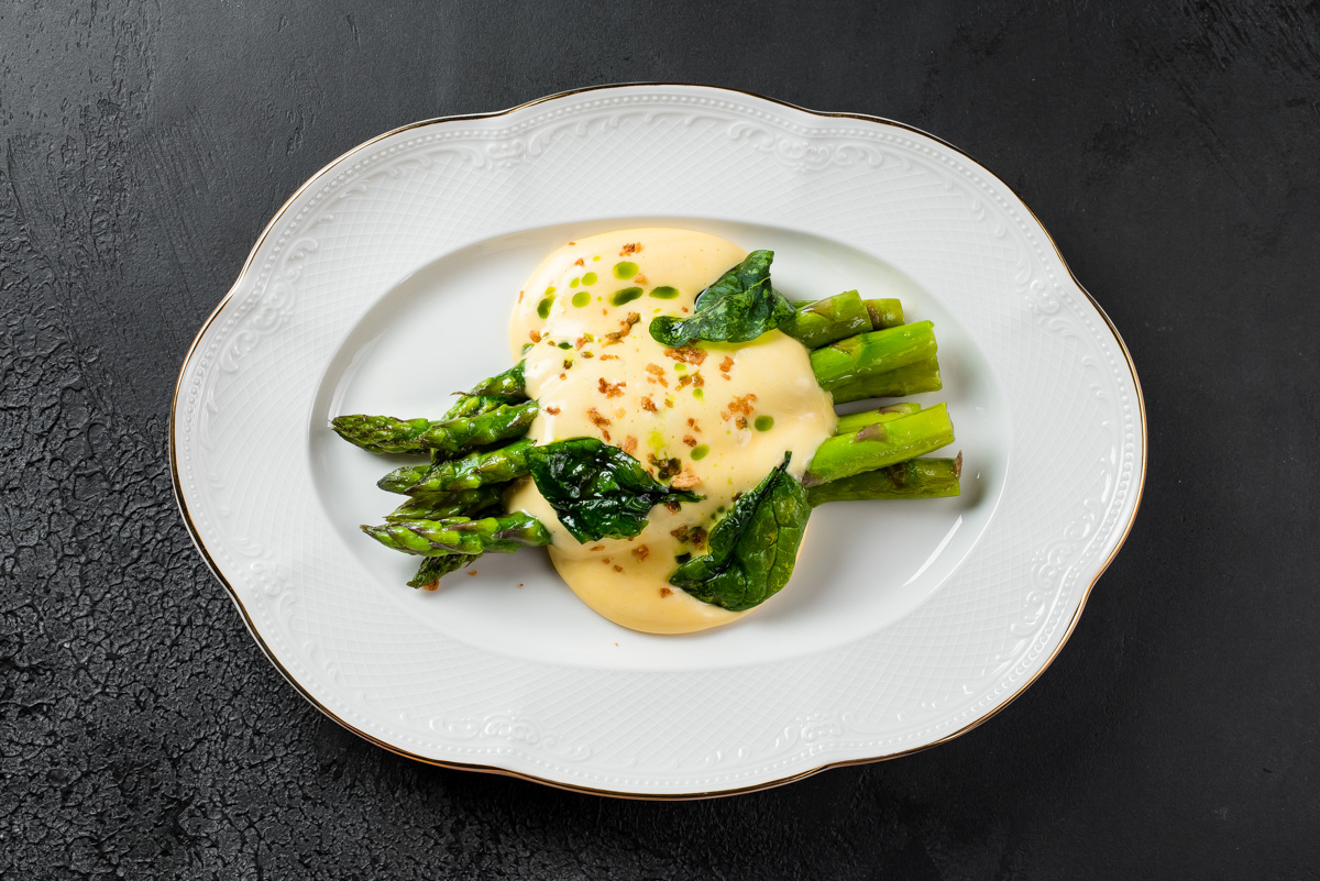 Пожалуй, самое мясное место во Владимире — VLADBEEF BAR — продолжает удивлять гостей. Исключительная кухня, в концепции которой приготовление всех видов стейков из мраморной говядины, позволит вам значительно расширить свои гастрономические горизонты. Теперь под брутальной черной вывеской в роскошных залах, где стиль лофт гармонично объединен со стилем ар-деко, одинаково уютно будут чувствовать себя и любители мяса, и поклонники рыбных блюд.