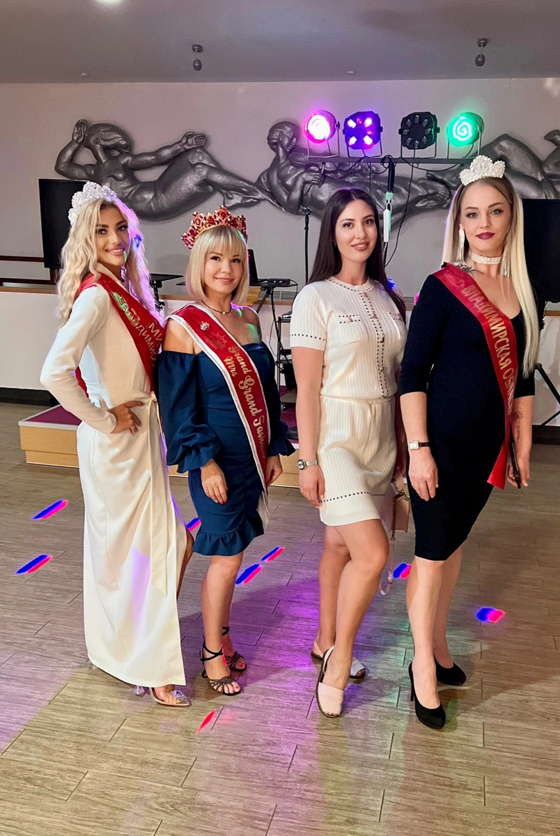 Яна Бирюкова стала обладательницей звучного титула «Миссис Grand fashion queen — 2023» на всероссийском конкурсе в Сочи, путевку на который девушка получила после победы в областном конкурсе «Владимирская земля». Как это было — читайте в нашей статье!